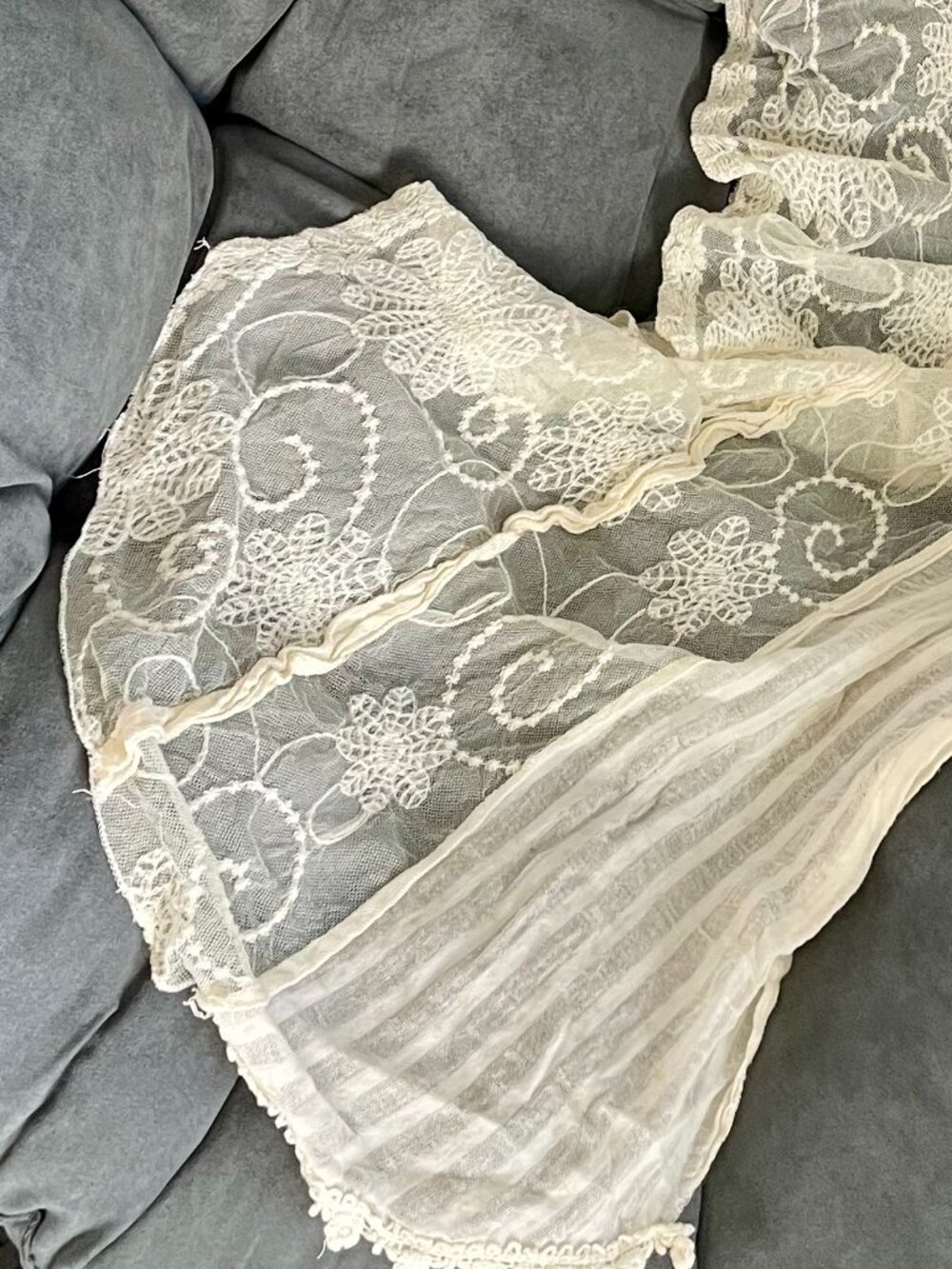 Vintage White Lace Scarf/Shawl/Wrap - Picture 3 of 6